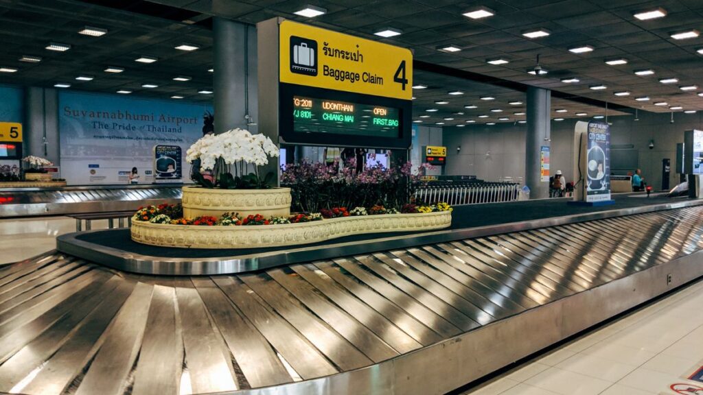 English At the Airport: Baggage Claim